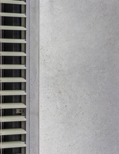 zacinanie płyt betonowych elewacyjnych pod kątem