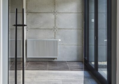 Hall wejściowy biura w płytach architektonicznych