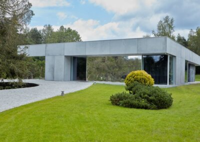 elewacja z płyt z betonu architektonicznego